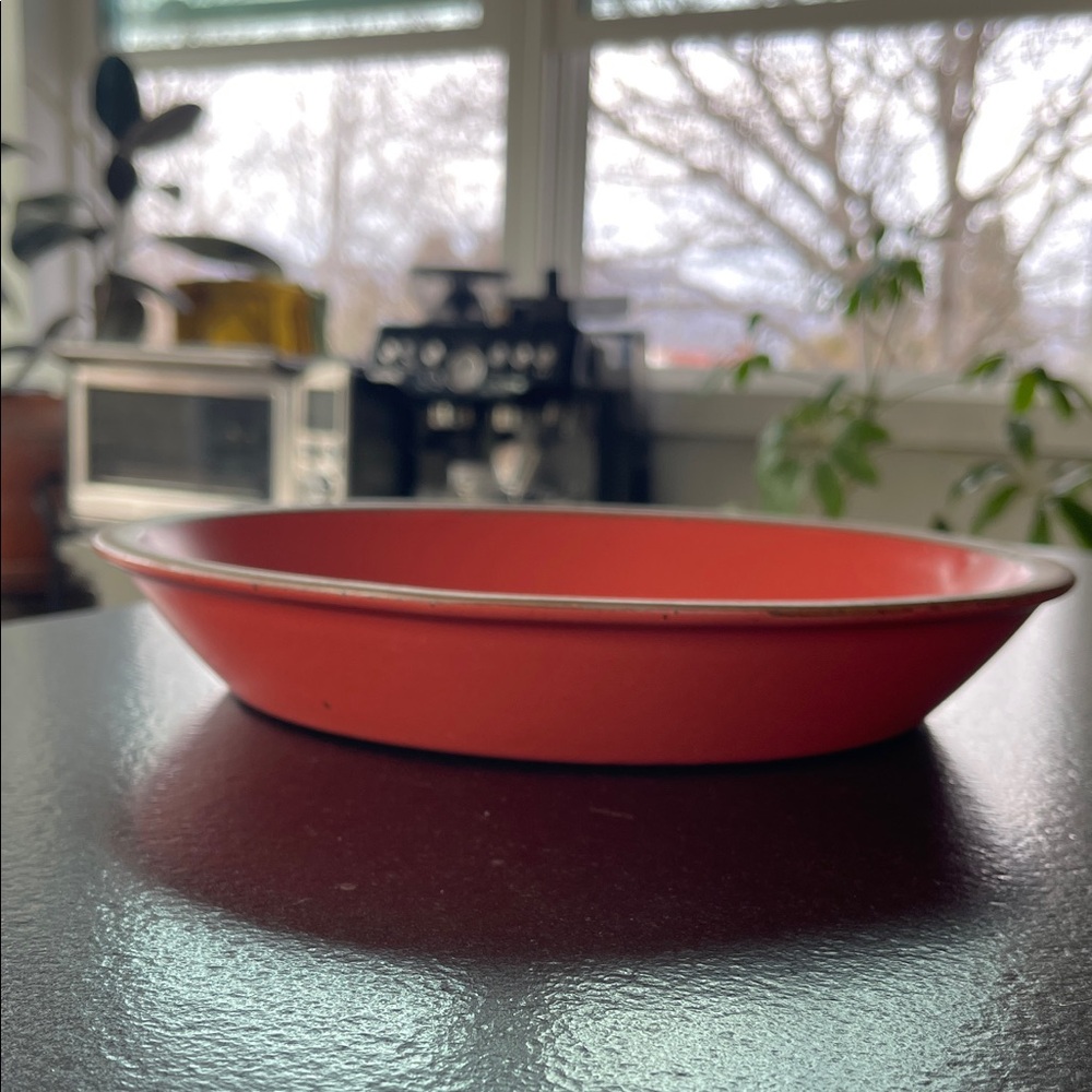 East Fork Henri’s Red Limited Edition Pie Plate - Picture 2 of 4